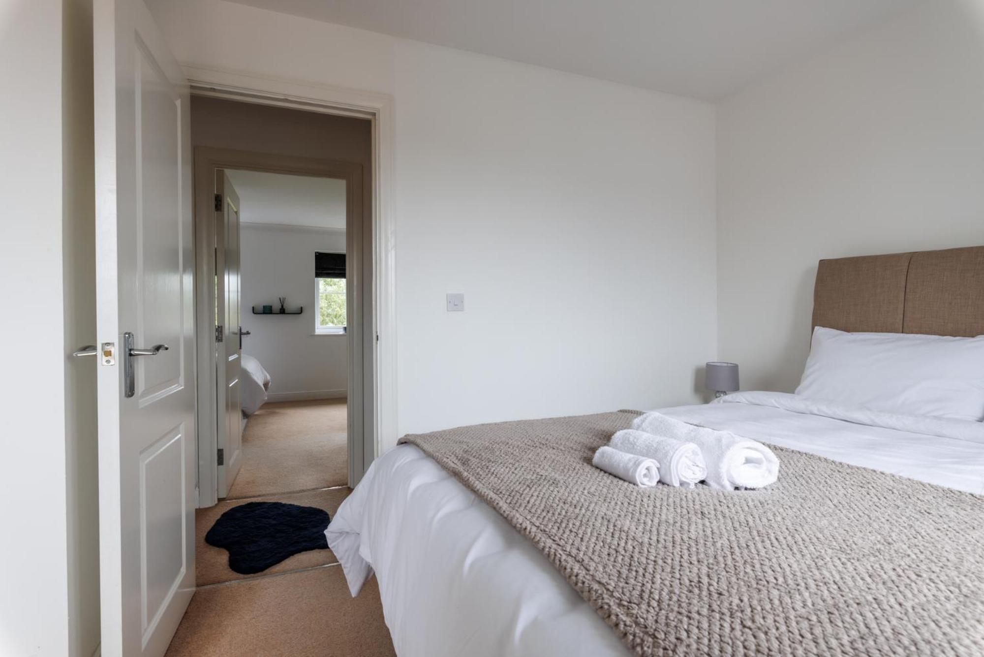 Comfortable 4-Bedroom Home In Aylesbury Ideal For Contractors Professionals Or Larger Families Exterior photo