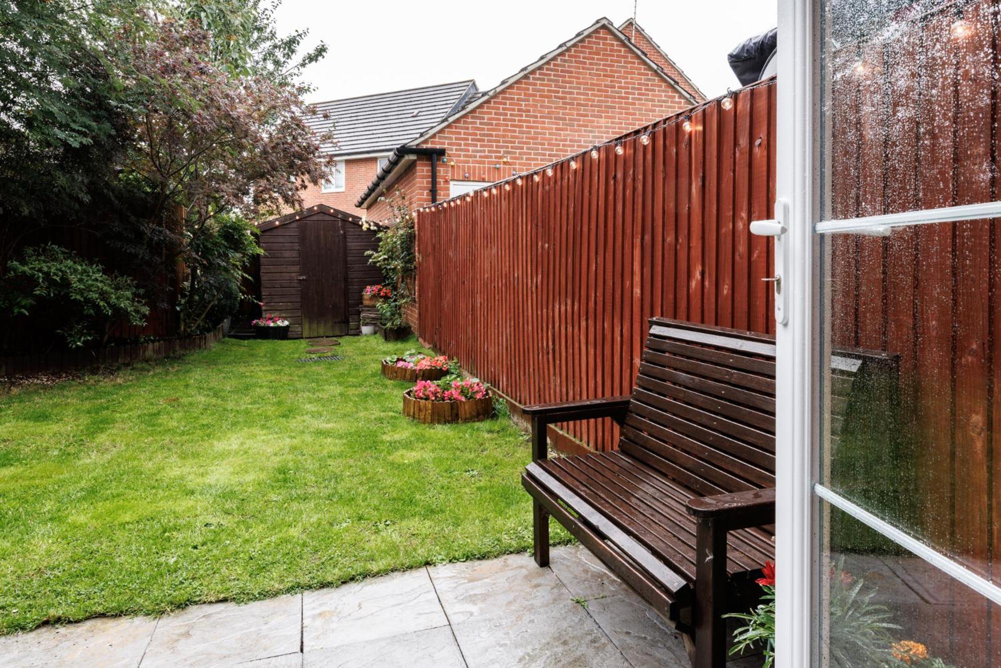 Comfortable 4-Bedroom Home In Aylesbury Ideal For Contractors Professionals Or Larger Families Exterior photo